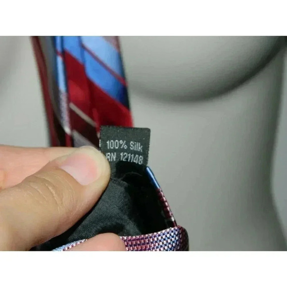 MICHAEL Michael Kors Men's Necktie Serrano Stripe Red Blue MSRP $59.50 - Picture 4 of 4